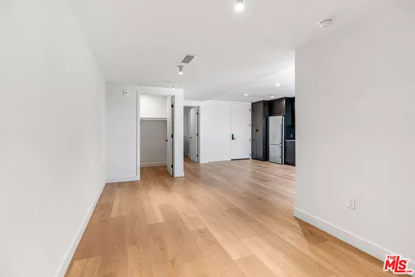 Los Angeles, CA 90034,3688 Overland AVE #202