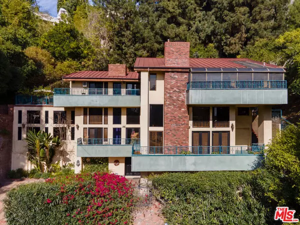 1242 Angelo DR, Beverly Hills, CA 90210