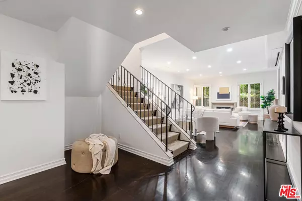 Los Angeles, CA 90067,2327 Century Hill