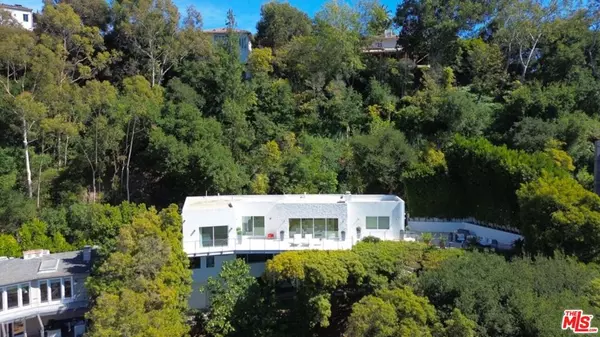 9422 Readcrest DR, Beverly Hills, CA 90210