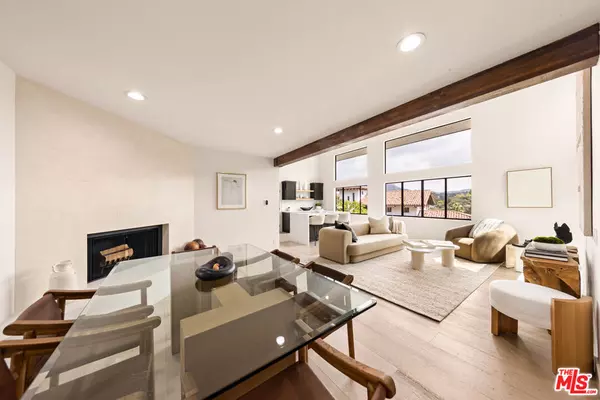 Los Angeles, CA 90068,2965 Passmore DR