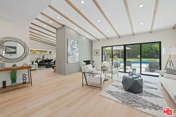 Woodland Hills, CA 91367,23442 Burbank BLVD