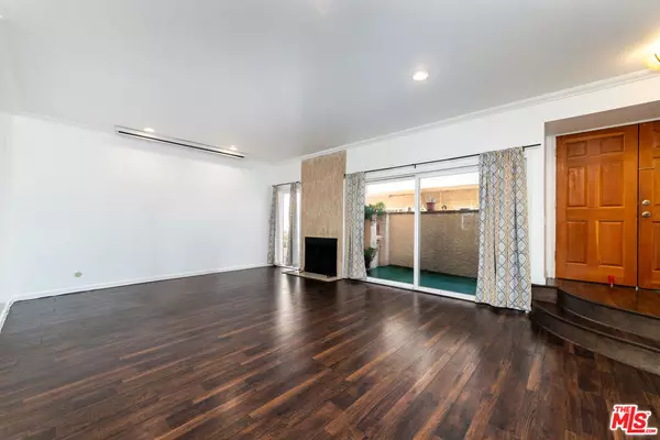 Encino, CA 91316,5139 Balboa BLVD #9