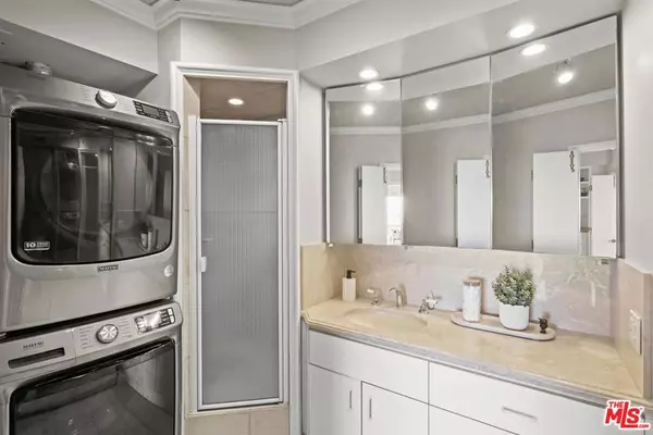 West Hollywood, CA 90069,999 N Doheny DR #806