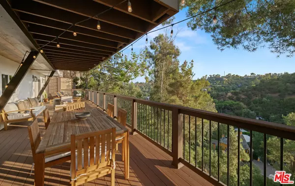 8579 Skyline DR, Los Angeles, CA 90046
