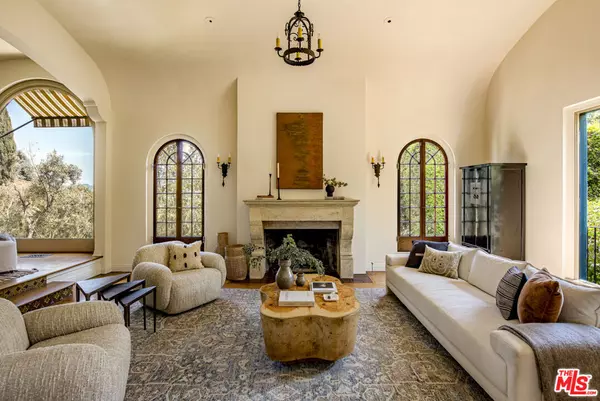 2250 N Berendo ST, Los Angeles, CA 90027