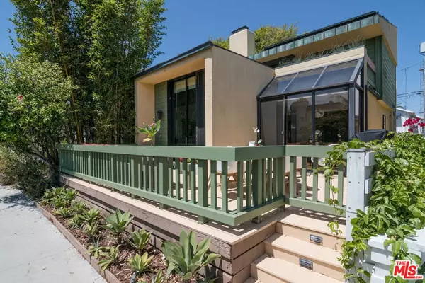 Venice, CA 90291,439 Sherman Canal
