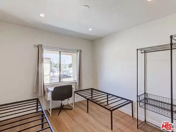 1281 W 38th ST, Los Angeles, CA 90037