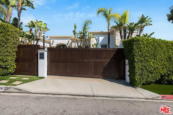 Los Angeles, CA 90069,9329 Nightingale DR