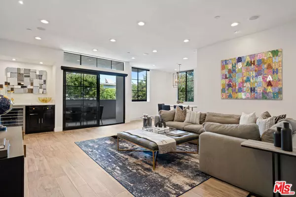 Beverly Hills, CA 90212,235 S Reeves DR #101