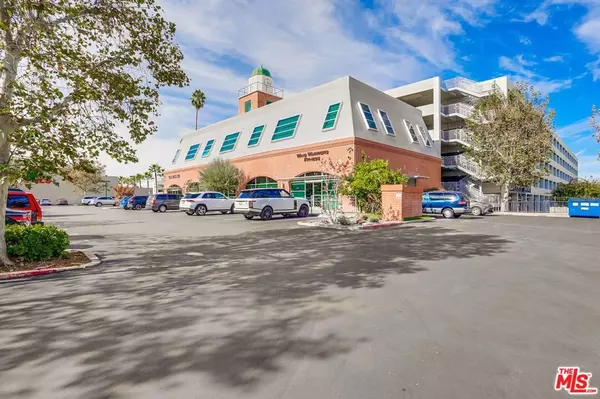 21747 Erwin ST, Woodland Hills, CA 91367
