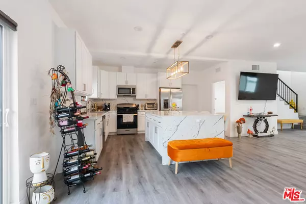 Panorama City, CA 91402,9109 N Nilo LN