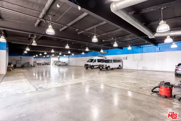 Inglewood, CA 90301,8515 S La Cienega BLVD