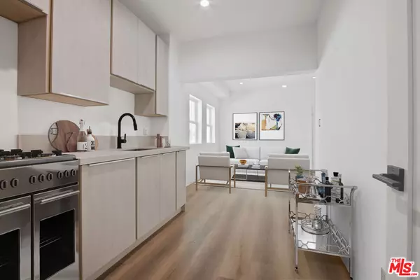 Los Angeles, CA 90006,2694 James M Wood BLVD