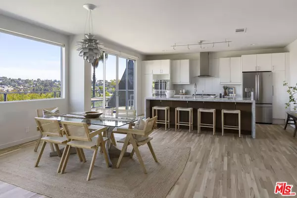 Los Angeles, CA 90039,2264 Moreno DR