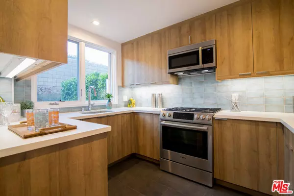 Los Angeles, CA 90012,1015 Figueroa TER #16