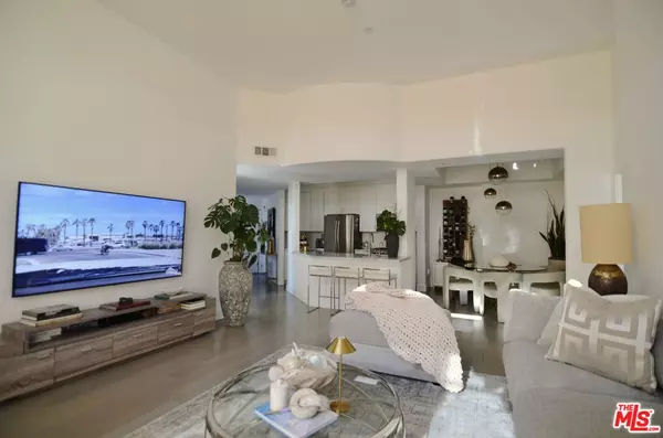 5703 Laurel Canyon BLVD #304, Valley Village, CA 91607