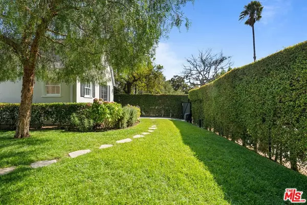 Los Angeles, CA 90004,234 N Ridgewood PL