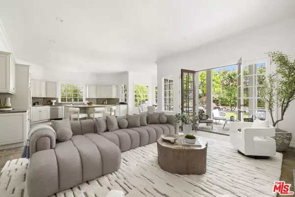 Los Angeles, CA 90049,154 N Carmelina AVE