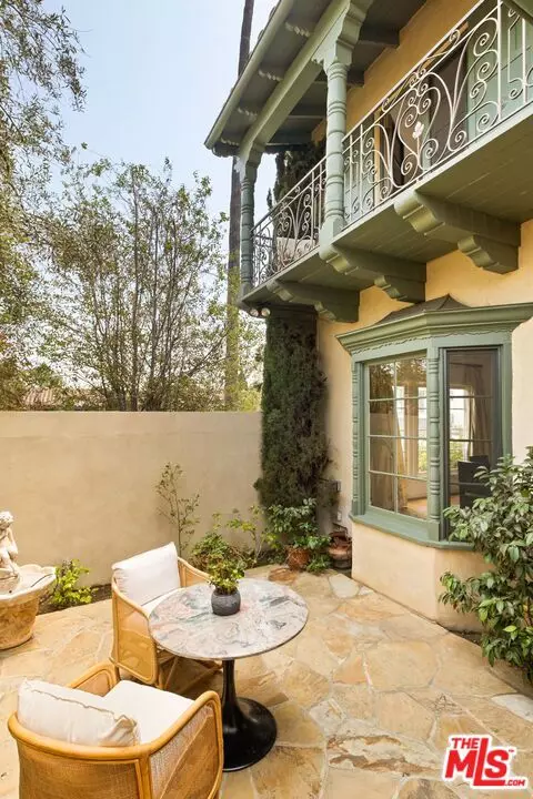 Los Angeles, CA 90048,6300 Lindenhurst AVE