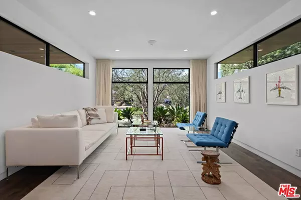 Los Angeles, CA 90066,4276 Campbell DR