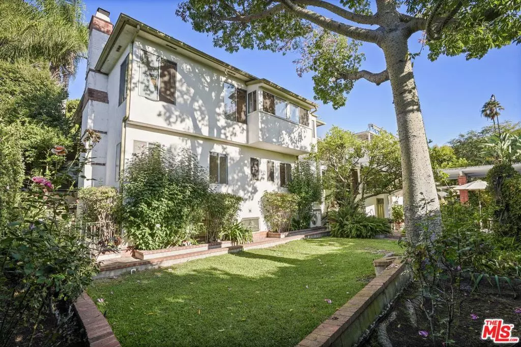 Los Angeles, CA 90039,2401 Meadow Valley TER
