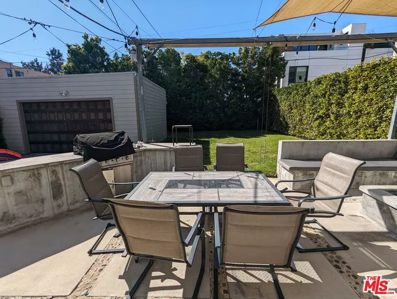 833 N Las Palmas AVE, Los Angeles, CA 90038