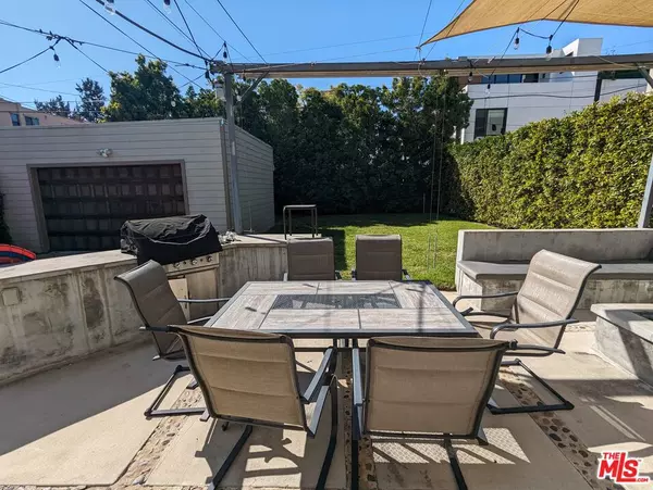 833 N Las Palmas AVE, Los Angeles, CA 90038