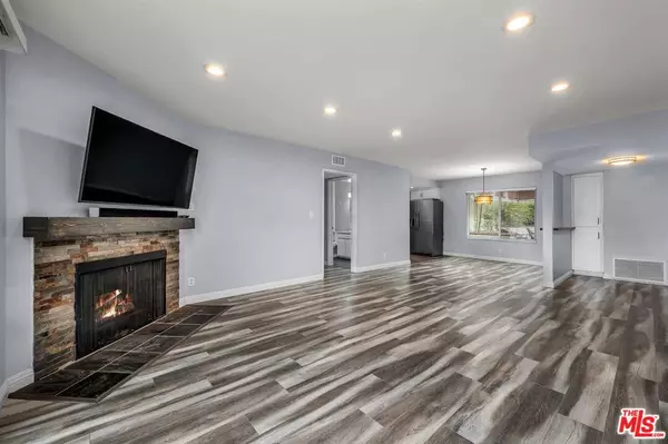 Los Angeles, CA 90034,9737 Charnock AVE #4