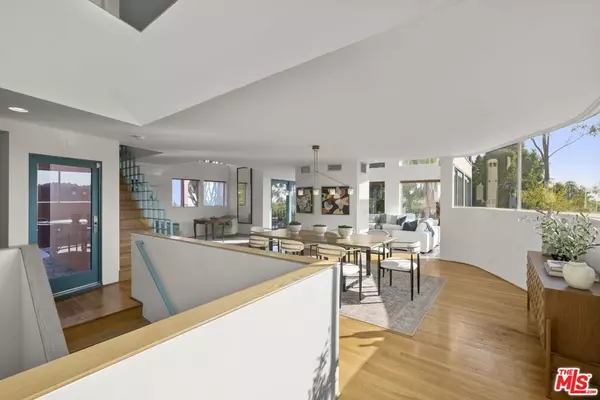 Los Angeles, CA 90068,2980 Hollyridge DR