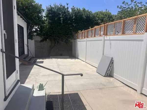 North Hollywood, CA 91602,4715 Camellia AVE