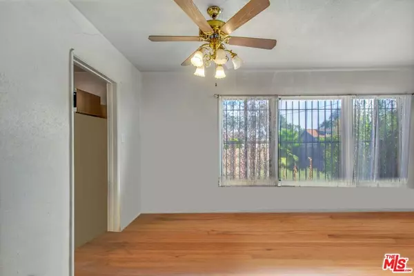 Compton, CA 90220,1713 W Claude ST