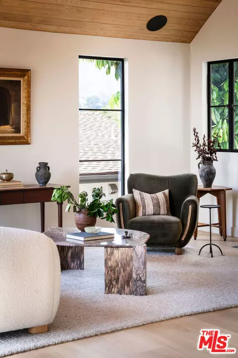 Los Angeles, CA 90068,5693 Spreading Oak DR