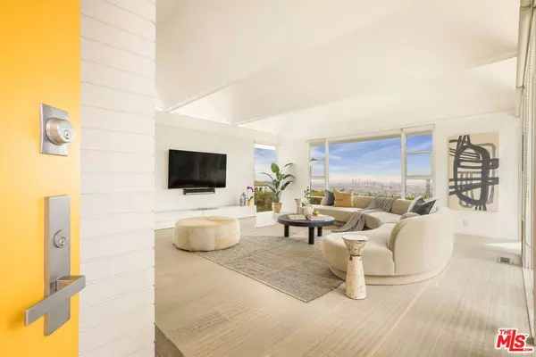 Los Angeles, CA 90046,2427 Solar DR