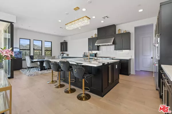 Chatsworth, CA 91311,21166 Canyon View PL