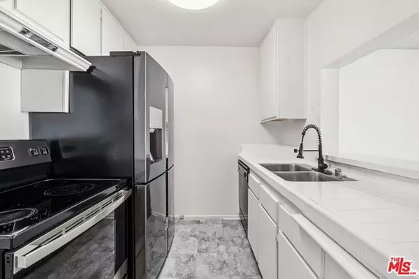 Encino, CA 91316,5460 White Oak AVE #A204