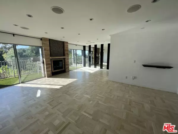 West Hollywood, CA 90069,949 N Kings RD #314