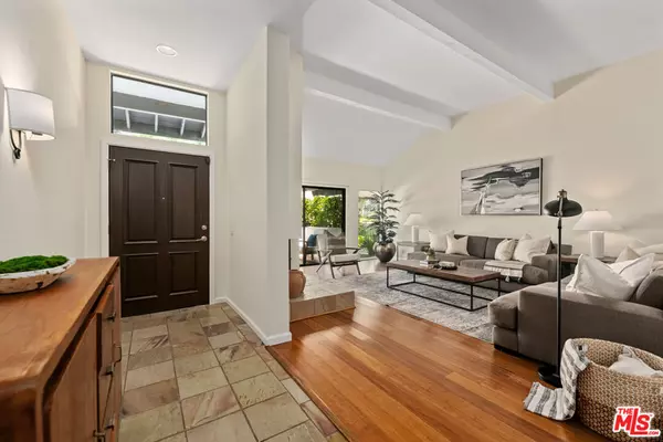 Pacific Palisades, CA 90272,1553 Michael LN