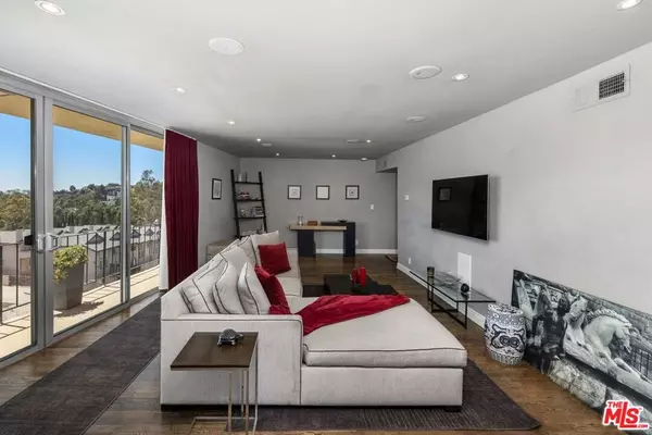 2260 N Cahuenga BLVD #502, Los Angeles, CA 90068