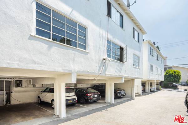 West Hollywood, CA 90069,8730 Holloway DR