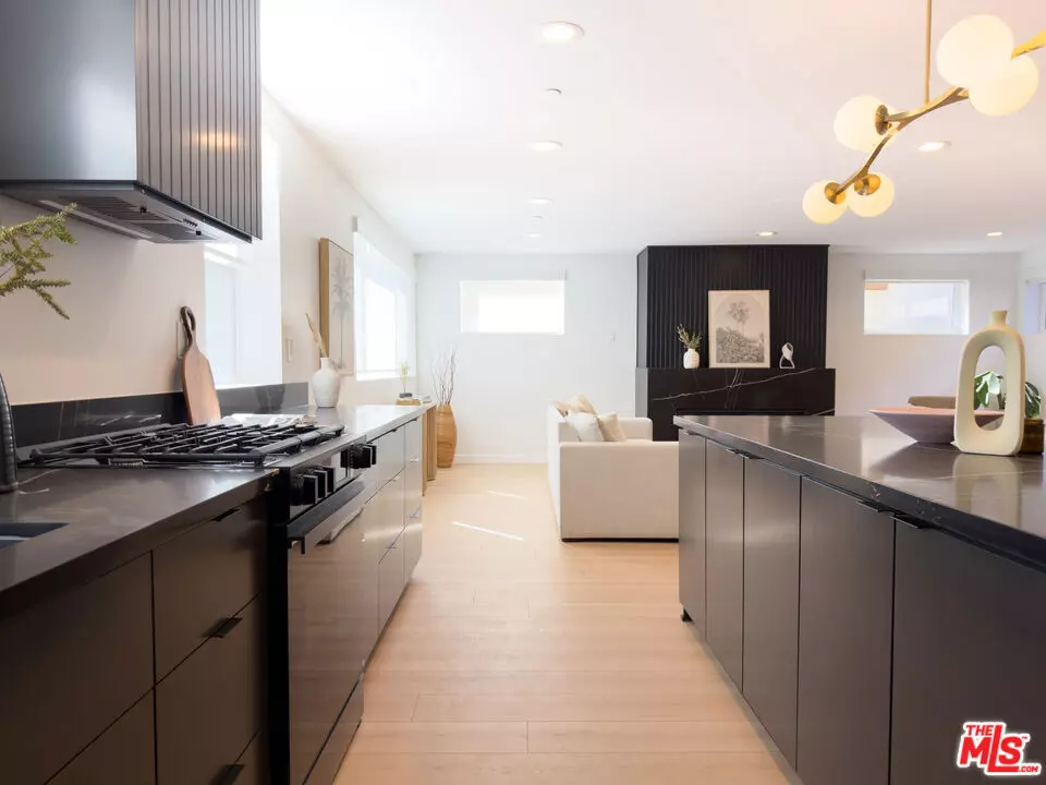 Los Angeles, CA 90026,2220 1/2 Aaron ST