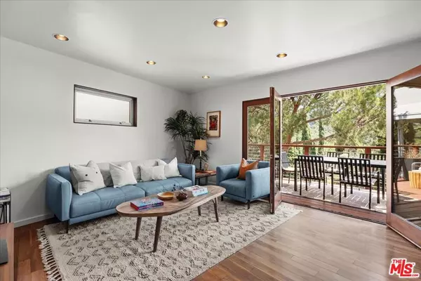 Los Angeles, CA 90068,3234 Hillock DR