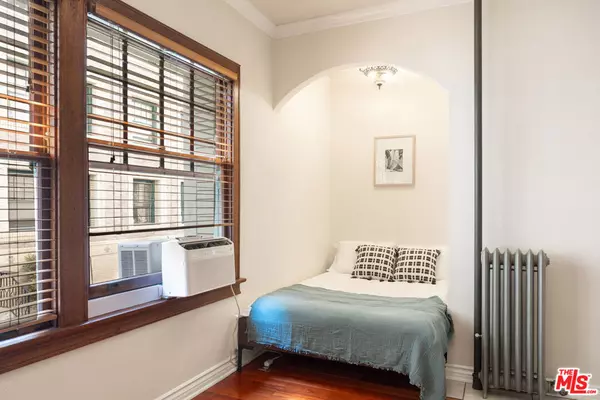 Los Angeles, CA 90006,2121 James M Wood BLVD #120