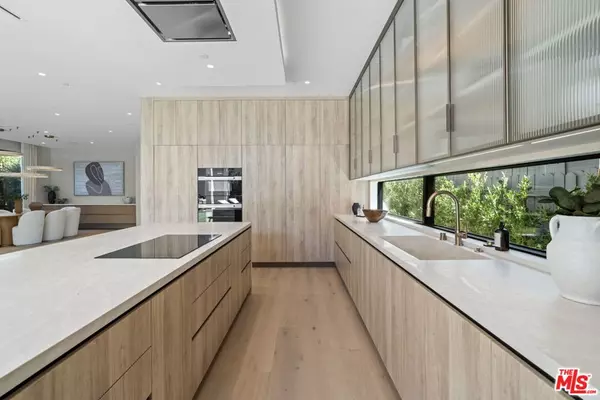 Los Angeles, CA 90048,6638 Lindenhurst Ave.