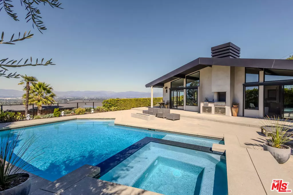 Encino, CA 91316,4326 Coronet DR