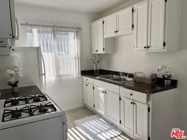 Los Angeles, CA 90019,1330 S WILTON PL #9