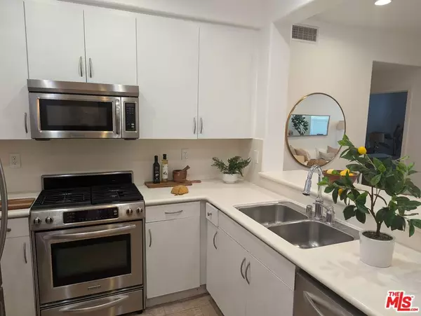 Playa Vista, CA 90094,7100 Playa Vista DR #120