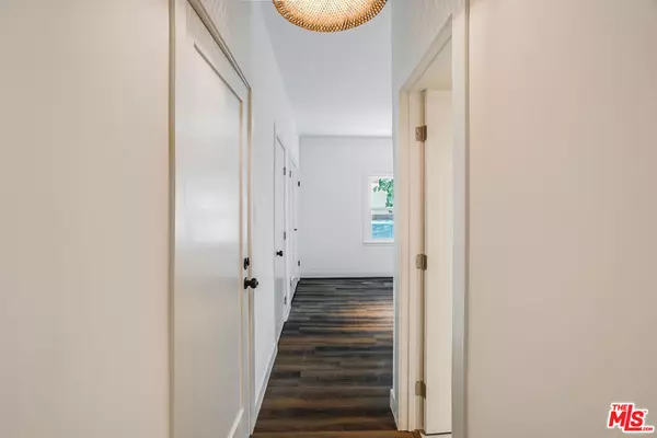 Beverly Hills, CA 90211,151 N Swall DR #4