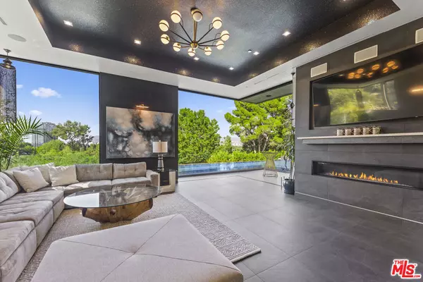 Los Angeles, CA 90068,3712 Broadlawn DR