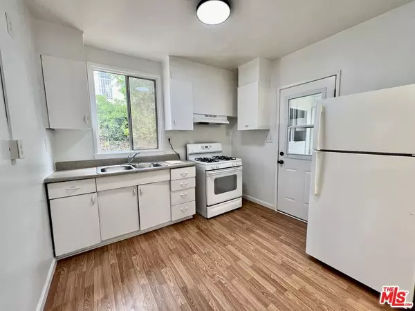 Los Angeles, CA 90016,2209 S Ridgeley DR